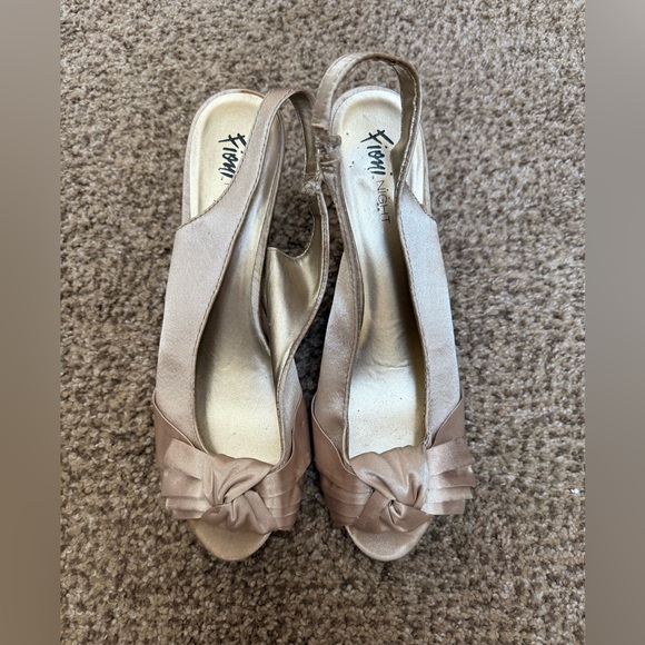 FIONI Clothing Nude Peep Toe Heels - Picture 1 of 4